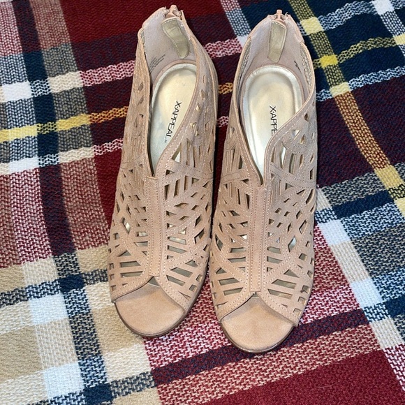 X appeal women’s heels 8 stiletto Tan Cutout detail 3.5” zip up casual business - Picture 3 of 8